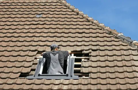 Pose de velux à Moulon